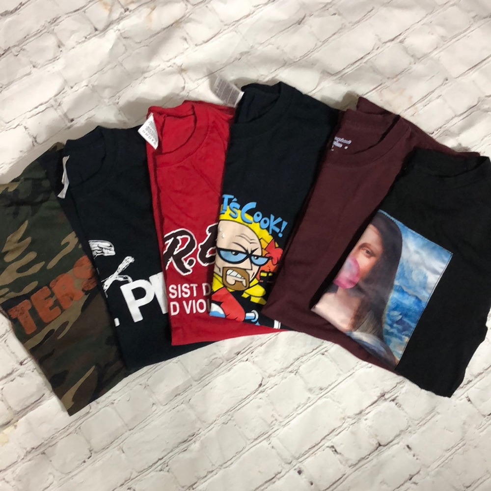 Awesome cotton graphic Tee bundle! All size Smalls